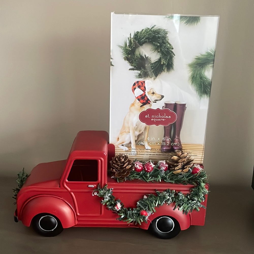NWT Beautiful St. Nicholas Square 4x6 Picture Frame❄️